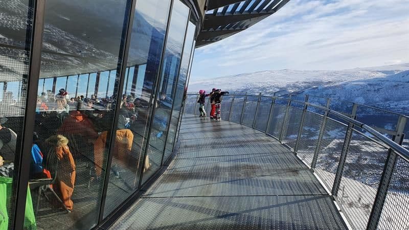 The Hill 1125, Hovden