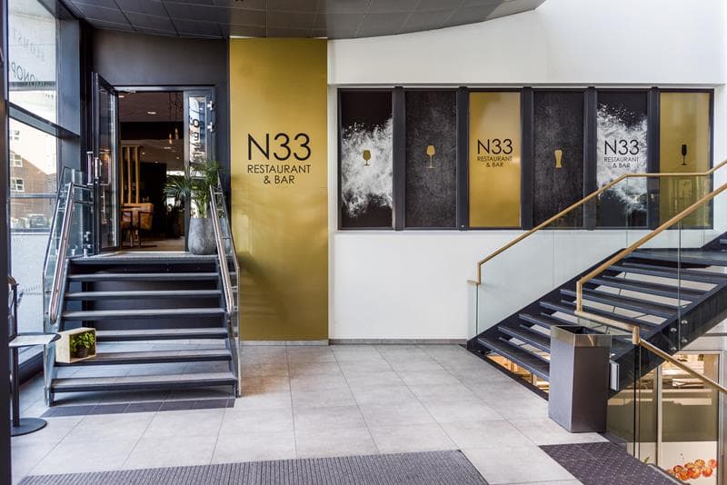 Entrance to the restaurant N33. Photo