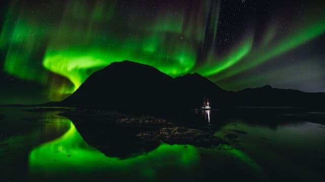 Gjøssøy – Northern Lights adventure on a remote island