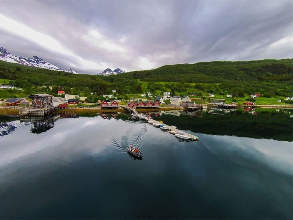 Foldvik Bryggeferie - Sea Cottages