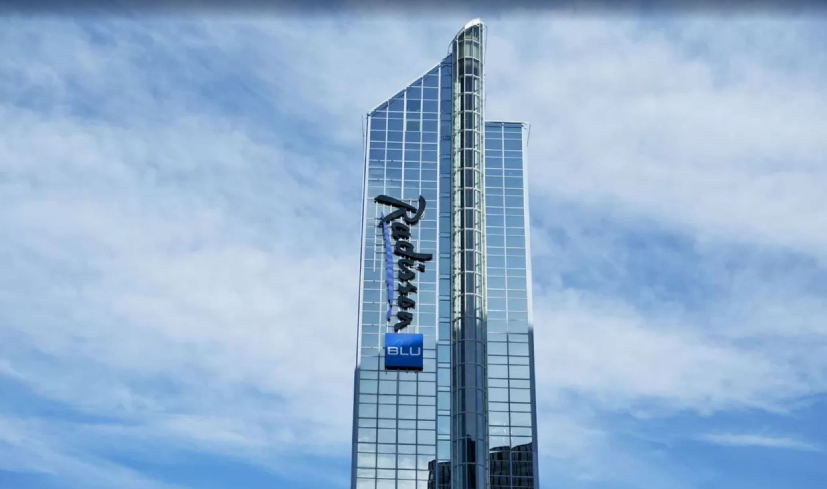 Radisson-Blu-Plaza_2020_18_exterior(c)Radisson Hotels